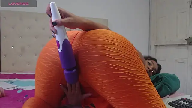 melisacruzz online show from 12/11/24, 10:27