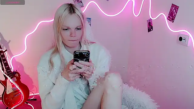 Emily Nyaffee online show from 09/23/25, 09:01