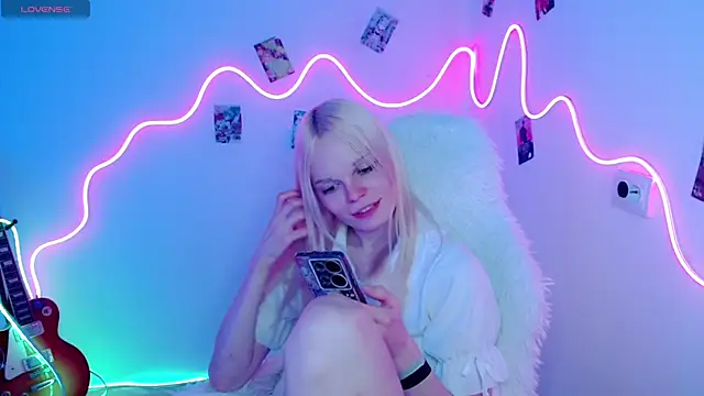 Emily Nyaffee online show from 10/19/25, 05:13