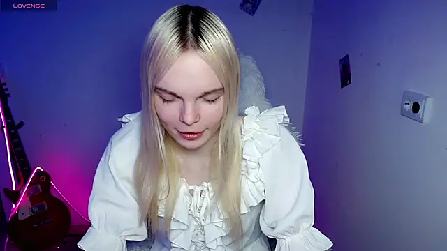 Emily Nyaffee online show from 12/17/25, 06:36