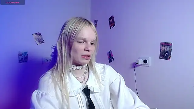 Snapshot of Emily_Nyaffee chatting on 03/12/26, 08:31 Emily Nyaffee online show from 03/12/26, 08:31