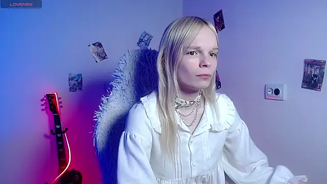 Snapshot of Emily_Nyaffee chatting on 03/20/26, 04:28 Emily Nyaffee online show from 03/20/26, 04:28