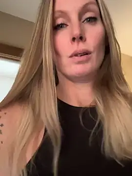 ItsDanniG online show from 12/08/24, 06:39