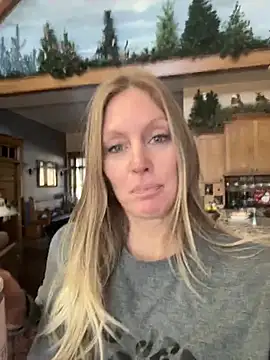 ItsDanniG online show from 12/27/24, 03:59