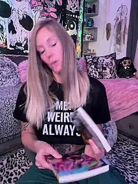 ItsDanniG online show from 01/14/25, 03:57