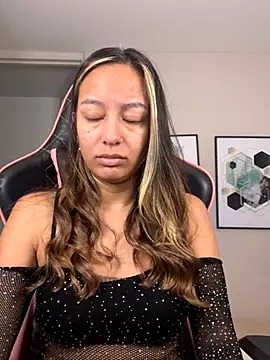 DianaHopson online show from 10/03/25, 11:07