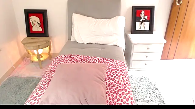 lilian prada online show from 12/03/24, 07:22