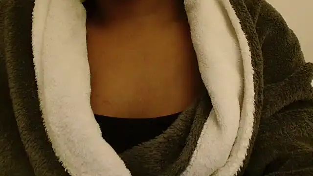 Snapshot of ROXYNL chatting on 12/13/24, 01:26 ROXYNL online show from 12/13/24, 01:26