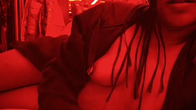 Snapshot of ROXYNL chatting on 12/23/24, 08:47 ROXYNL online show from 12/23/24, 08:47