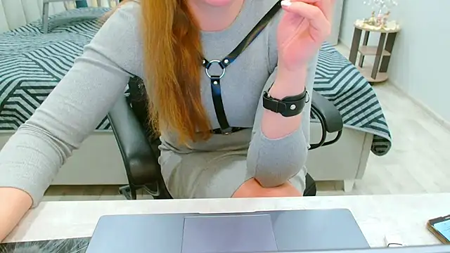 EveLove33 online show from 04/25/26, 06:49
