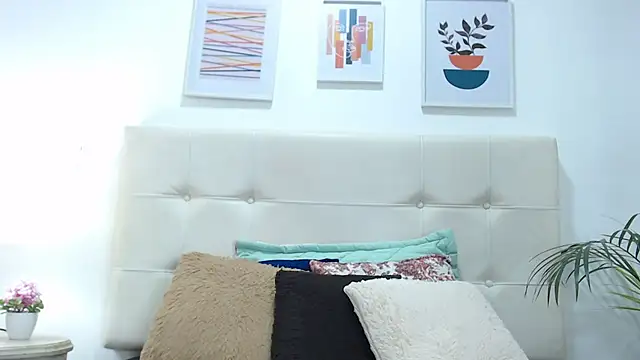 TiffanyFox1 online show from 02/27/25, 12:02