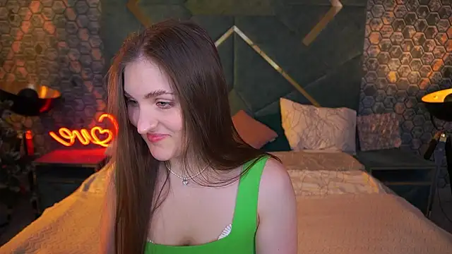 EmmyCharmm online show from 02/01/26, 06:34