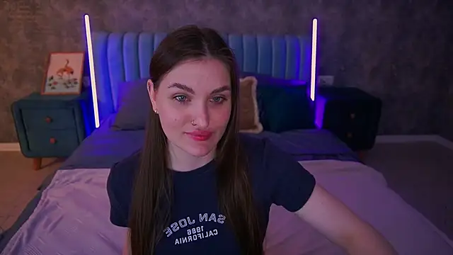 EmmyCharmm online show from 04/05/26, 05:37