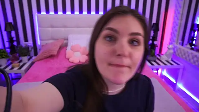 EmmyCharmm online show from 04/07/26, 05:41