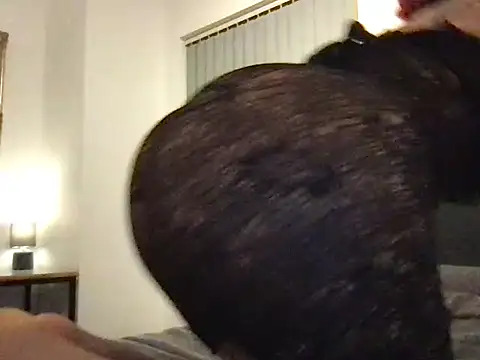 Snapshot of Erikaschinaider chatting on 10/27/25, 11:20 Erikaschinaider online show from 10/27/25, 11:20