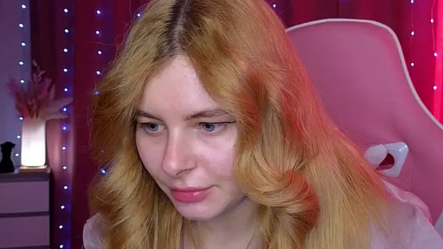 Snapshot of Day-off chatting on 11/27/25, 05:20 Day-off online show from 11/27/25, 05:20