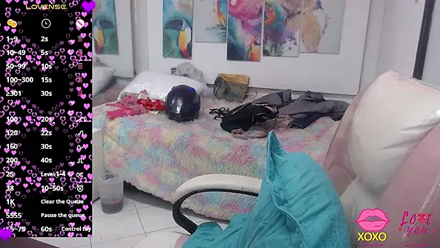 Snapshot of alegriamartinez chatting on 10/14/25, 07:03 alegriamartinez online show from 10/14/25, 07:03