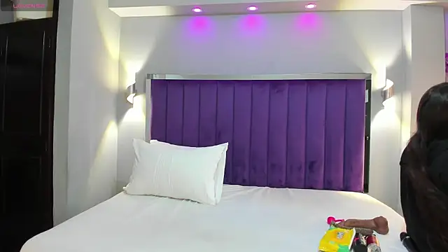 SaraRiley online show from 09/10/25, 10:43