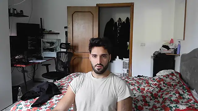 Snapshot of Alexox02 chatting on 10/21/25, 11:44 Alexox02 online show from 10/21/25, 11:44