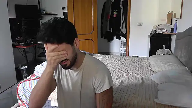 Snapshot of Alexox02 chatting on 11/17/25, 12:33 Alexox02 online show from 11/17/25, 12:33