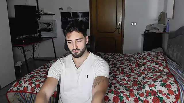 Snapshot of Alexox02 chatting on 11/18/25, 08:35 Alexox02 online show from 11/18/25, 08:35