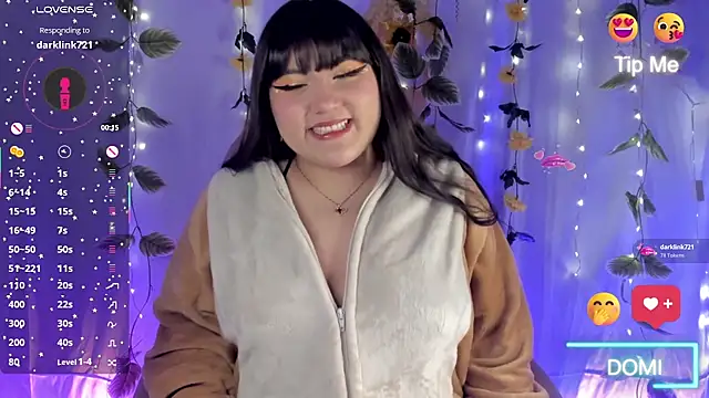 Snapshot of limoncito_blossom chatting on 11/21/25, 02:43 limoncito blossom online show from 11/21/25, 02:43