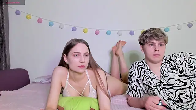 Snapshot of Emily_and_Ilumi chatting on 12/18/24, 07:52 Emily and Ilumi online show from 12/18/24, 07:52