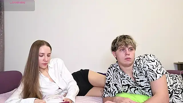 Snapshot of Emily_and_Ilumi chatting on 10/12/25, 06:40 Emily and Ilumi online show from 10/12/25, 06:40