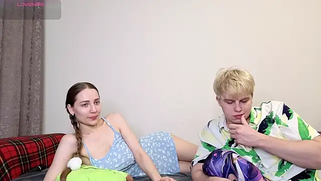 Emily and Ilumi online show from 02/05/26, 06:12