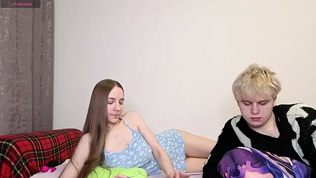 Emily and Ilumi online show from 03/01/26, 06:32