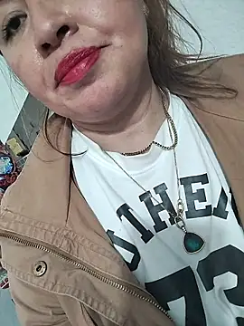 Snapshot of isabellacen chatting on 10/16/25, 02:29 isabellacen online show from 10/16/25, 02:29