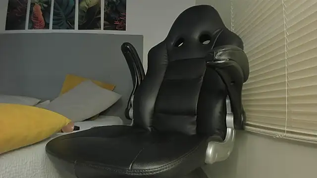 Snapshot of _Molly_rosse_ chatting on 02/04/26, 12:11 Molly rosse online show from 02/04/26, 12:11