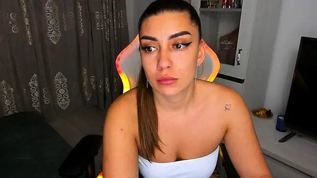 Snapshot of EveEvian chatting on 01/24/25, 06:25 EveEvian online show from 01/24/25, 06:25