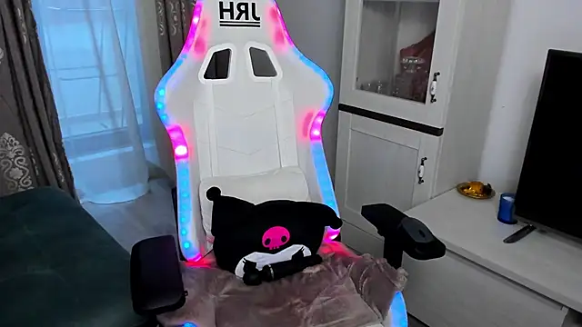 Snapshot of EveEvian chatting on 01/27/25, 07:03 EveEvian online show from 01/27/25, 07:03