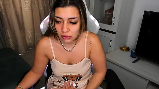 Snapshot of EveEvian chatting on 01/31/25, 10:52 EveEvian online show from 01/31/25, 10:52