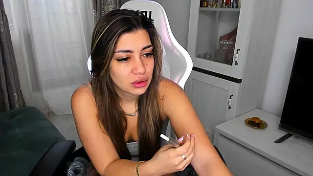 Snapshot of EveEvian chatting on 02/03/25, 01:19 EveEvian online show from 02/03/25, 01:19