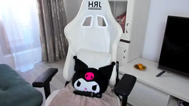 Snapshot of EveEvian chatting on 02/25/25, 03:38 EveEvian online show from 02/25/25, 03:38