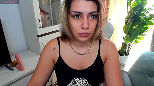 Snapshot of EveEvian chatting on 03/16/25, 12:11 EveEvian online show from 03/16/25, 12:11