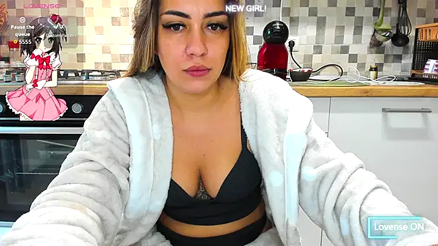 Snapshot of EveEvian chatting on 10/02/25, 08:10 EveEvian online show from 10/02/25, 08:10