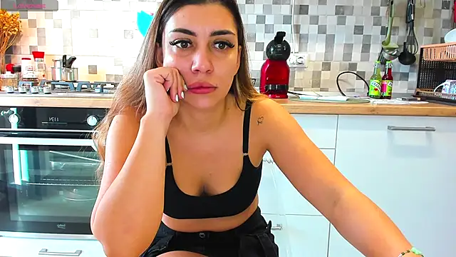 Snapshot of EveEvian chatting on 10/11/25, 08:35 EveEvian online show from 10/11/25, 08:35