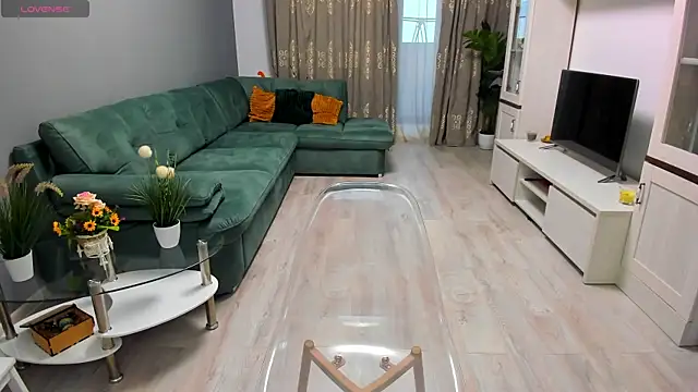 Snapshot of EveEvian chatting on 11/28/25, 11:57 EveEvian online show from 11/28/25, 11:57