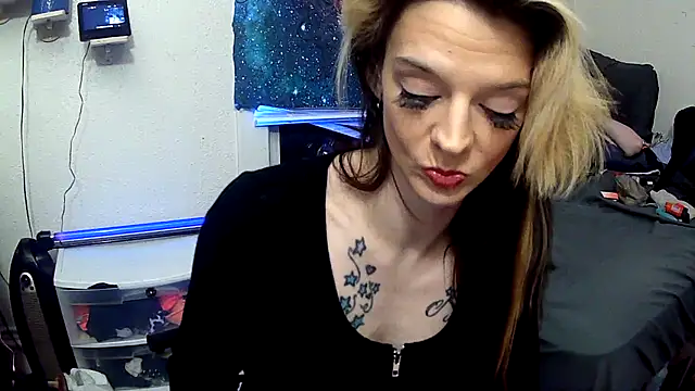 Snapshot of dangereyez0010 chatting on 03/04/26, 08:42 dangereyez0010 online show from 03/04/26, 08:42