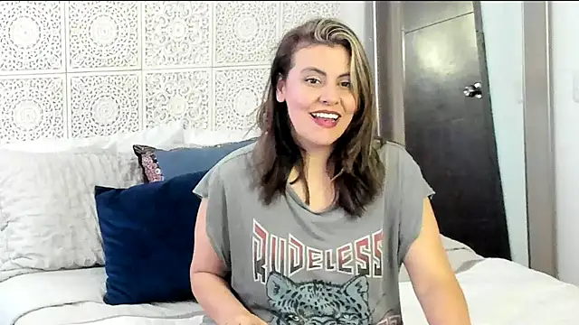 Snapshot of V_monse chatting on 12/27/24, 07:03 V monse online show from 12/27/24, 07:03