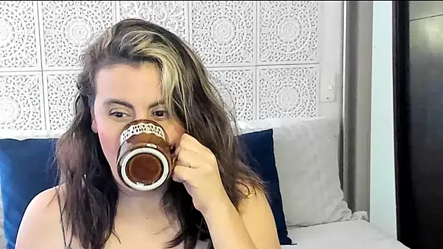 Snapshot of V_monse chatting on 01/27/25, 07:03 V monse online show from 01/27/25, 07:03