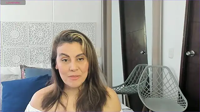 Snapshot of V_monse chatting on 02/15/25, 07:06 V monse online show from 02/15/25, 07:06