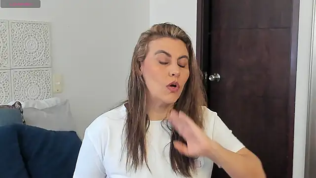 Snapshot of V_monse chatting on 09/14/25, 02:49 V monse online show from 09/14/25, 02:49