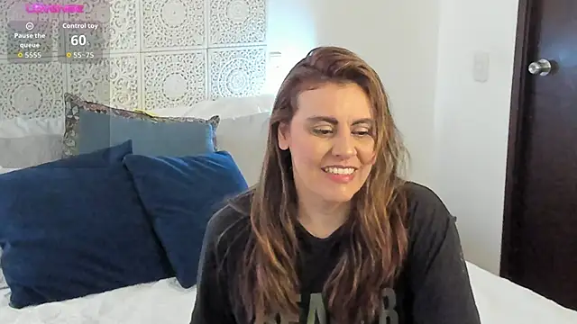 Snapshot of V_monse chatting on 11/19/25, 11:54 V monse online show from 11/19/25, 11:54