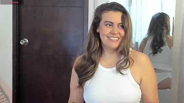 Snapshot of V_monse chatting on 06/11/26, 02:15 V monse online show from 06/11/26, 02:15