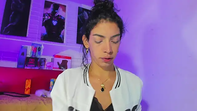 Snapshot of Alahia_Rodriguez chatting on 03/19/25, 12:34 Alahia Rodriguez online show from 03/19/25, 12:34