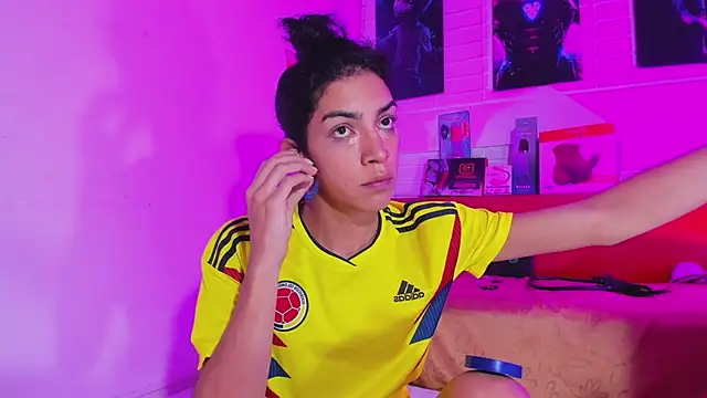 Snapshot of Alahia_Rodriguez chatting on 03/20/25, 12:43 Alahia Rodriguez online show from 03/20/25, 12:43